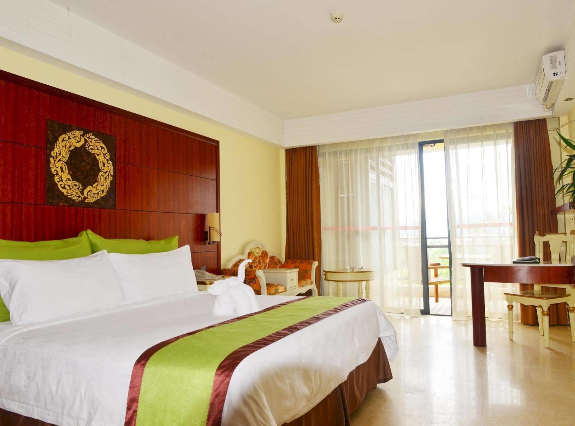 Xinglong Old Banyan Hotel - Wanning Extérieur photo