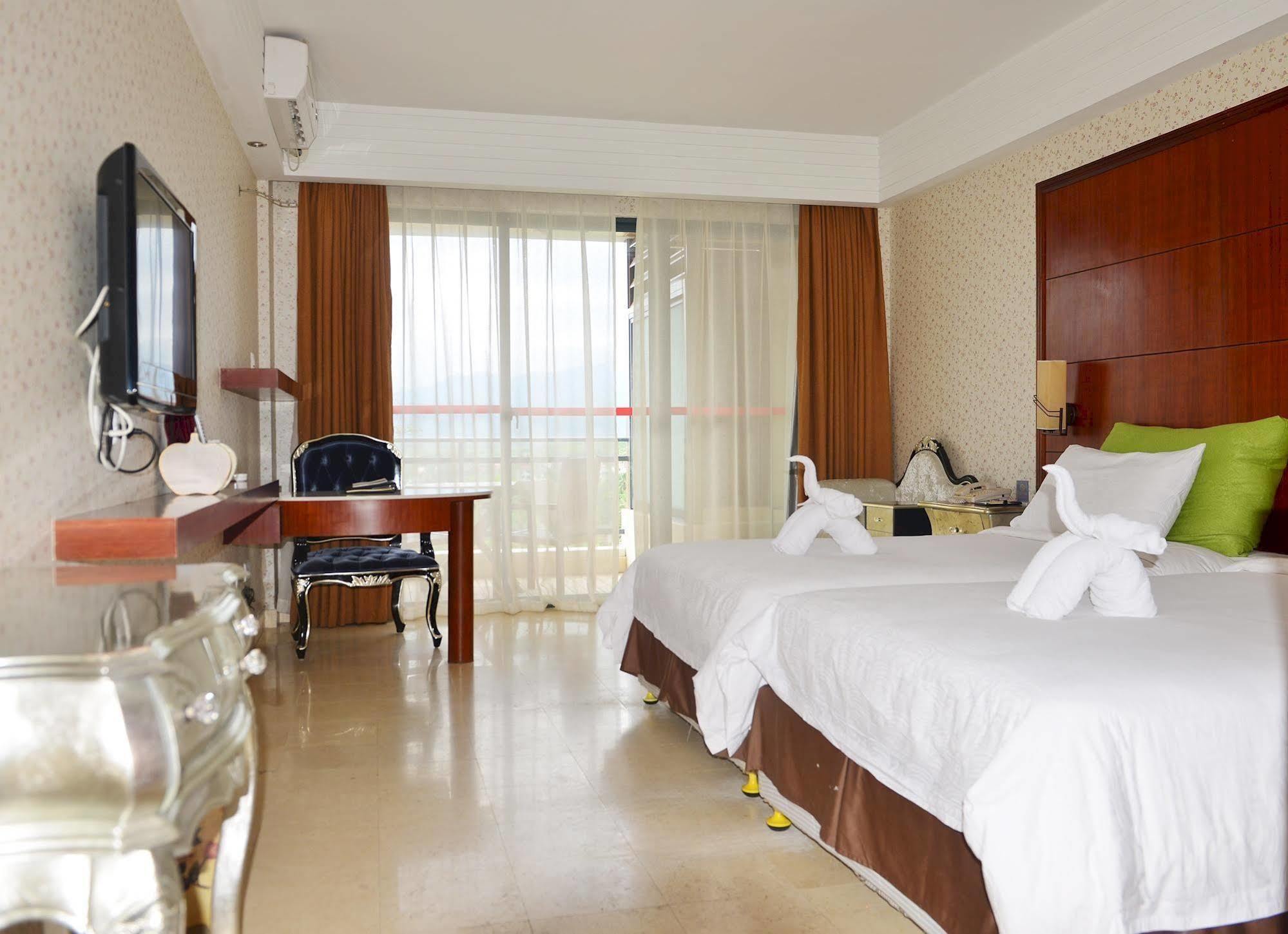 Xinglong Old Banyan Hotel - Wanning Extérieur photo