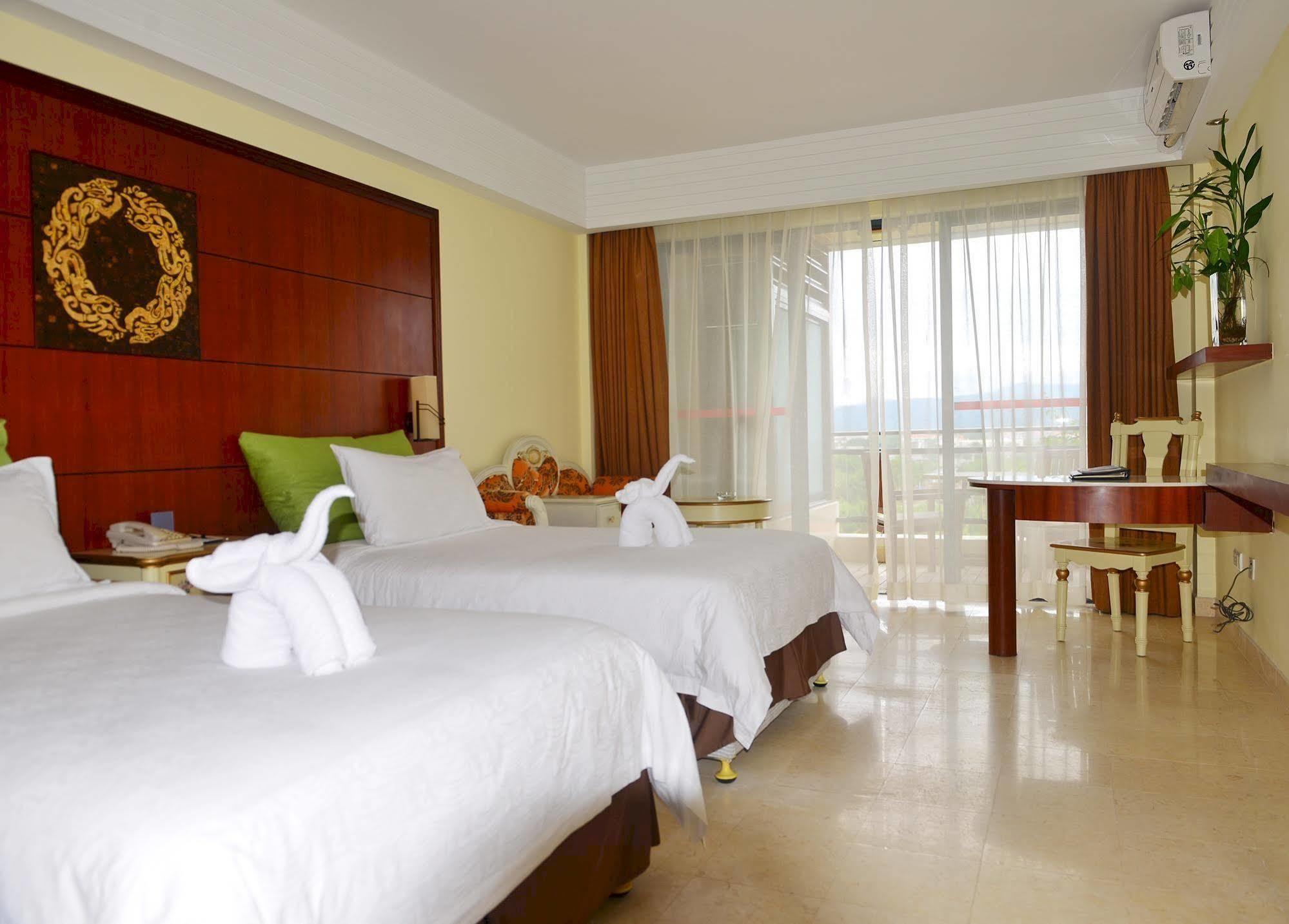 Xinglong Old Banyan Hotel - Wanning Extérieur photo