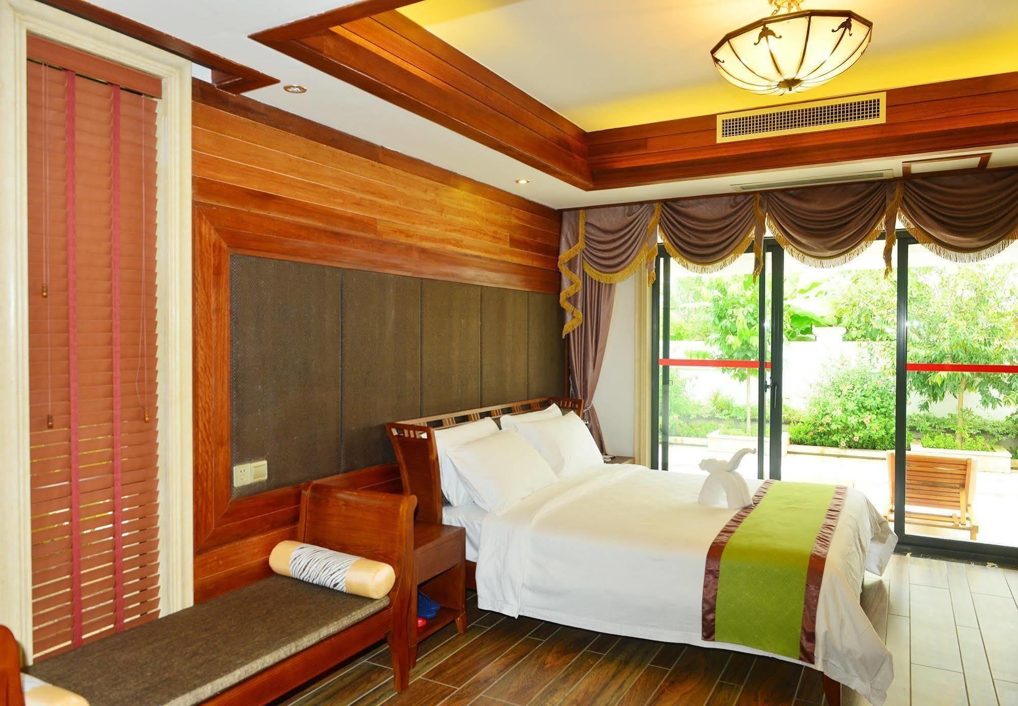 Xinglong Old Banyan Hotel - Wanning Extérieur photo